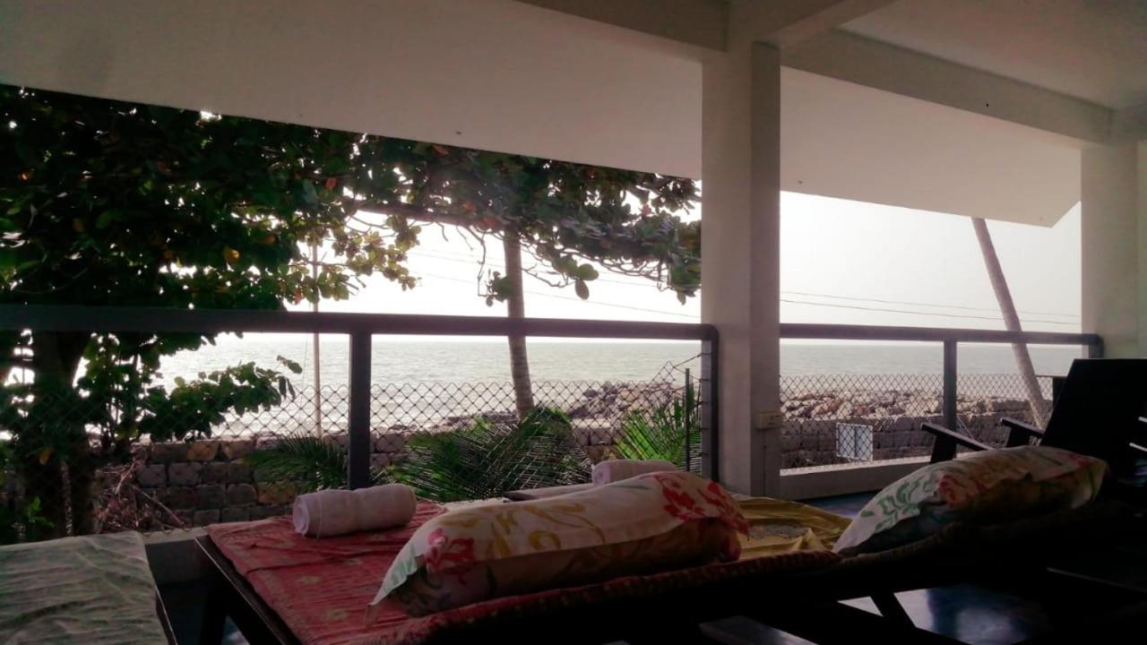 Chameleon Beach Lodge By Peace Rob Hotels Cherai Beach Exterior photo